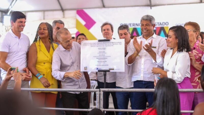 Governador Jerônimo Rodrigues entrega obras e anuncia investimentos em Valença.