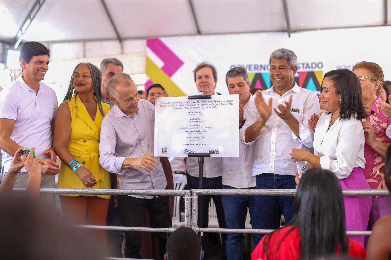 Governador Jerônimo Rodrigues entrega obras e anuncia investimentos em Valença.