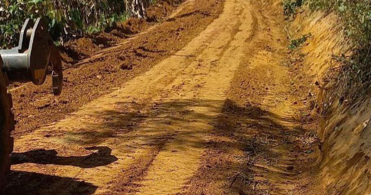 Prefeitura de Valença recupera máquinas e inicia manutenção de estradas rurais