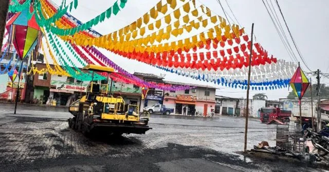 Obras de asfaltamento avançam na Feira Livre e na Avenida Marita Almeida em Valença